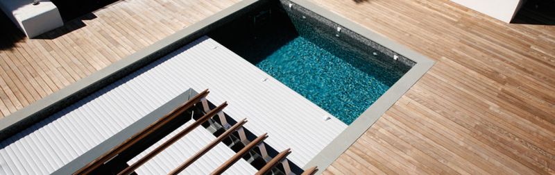 Couverture de sécurité piscine automatique par Aquarev'Piscines à Oraison 04700