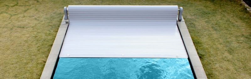 Couverture de piscine automatique hors-sol électrique par Aquarev'Piscines à Oraison 04700